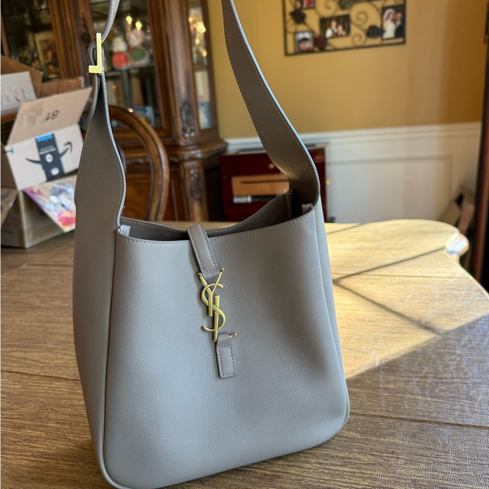 Yves Saint Laurent le 5 a 7 small hobo